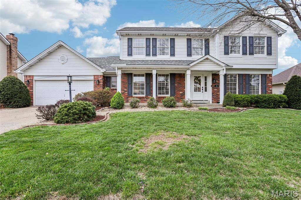 Photo of 16 Huntington Parkway, St Charles, MO 63301 (MLS # 26019435)