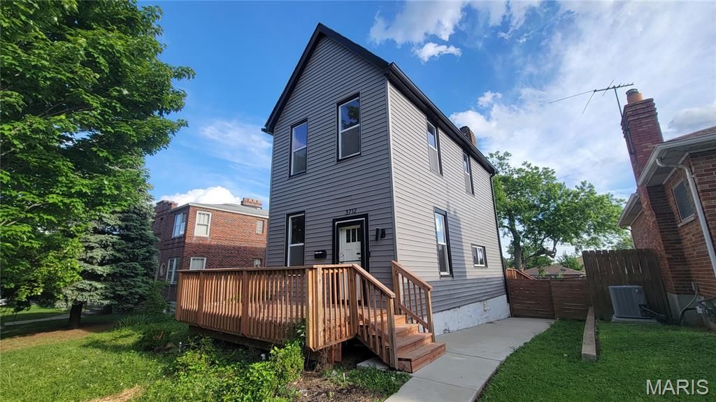 Photo of 3712 Phillips Place, St Louis, MO 63116 (MLS # 26025139)