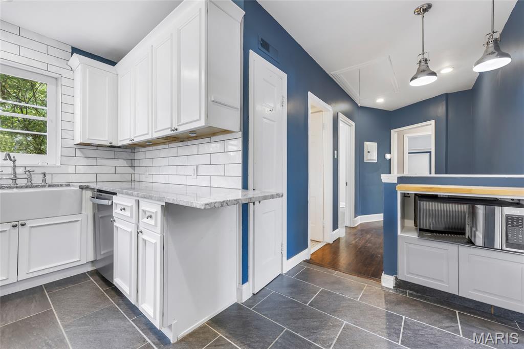 Kirkwood, Missouri 63122, United States, 3 Bedrooms Bedrooms, ,3 BathroomsBathrooms,Residential,Coming Soon,224123