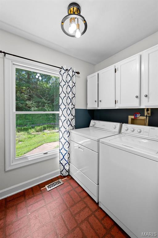 Chesterfield, Missouri 63005, United States, 5 Bedrooms Bedrooms, ,4 BathroomsBathrooms,Residential,Active,116238