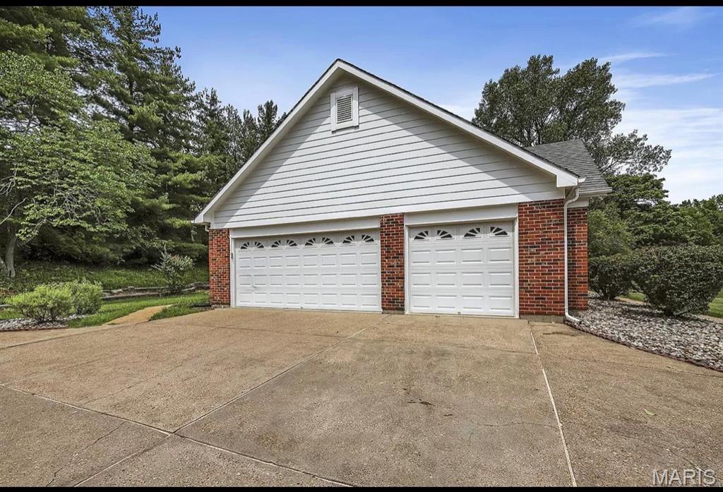 Chesterfield, Missouri 63005, United States, 5 Bedrooms Bedrooms, ,4 BathroomsBathrooms,Residential,Active,116238