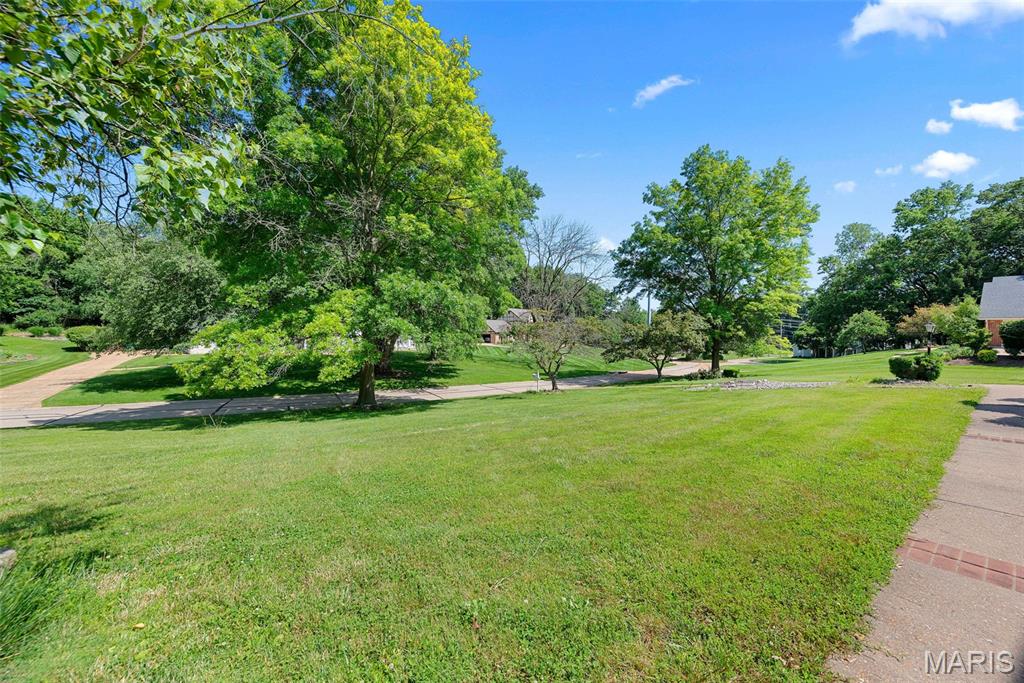 Chesterfield, Missouri 63005, United States, 5 Bedrooms Bedrooms, ,4 BathroomsBathrooms,Residential,Active,116238