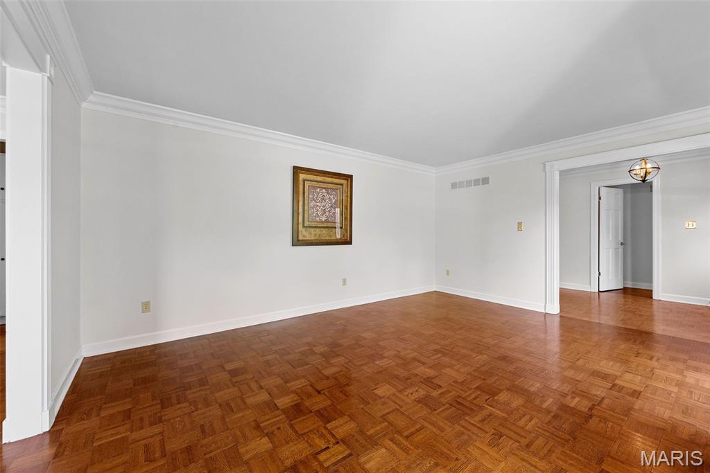 Chesterfield, Missouri 63005, United States, 5 Bedrooms Bedrooms, ,4 BathroomsBathrooms,Residential,Active,116238