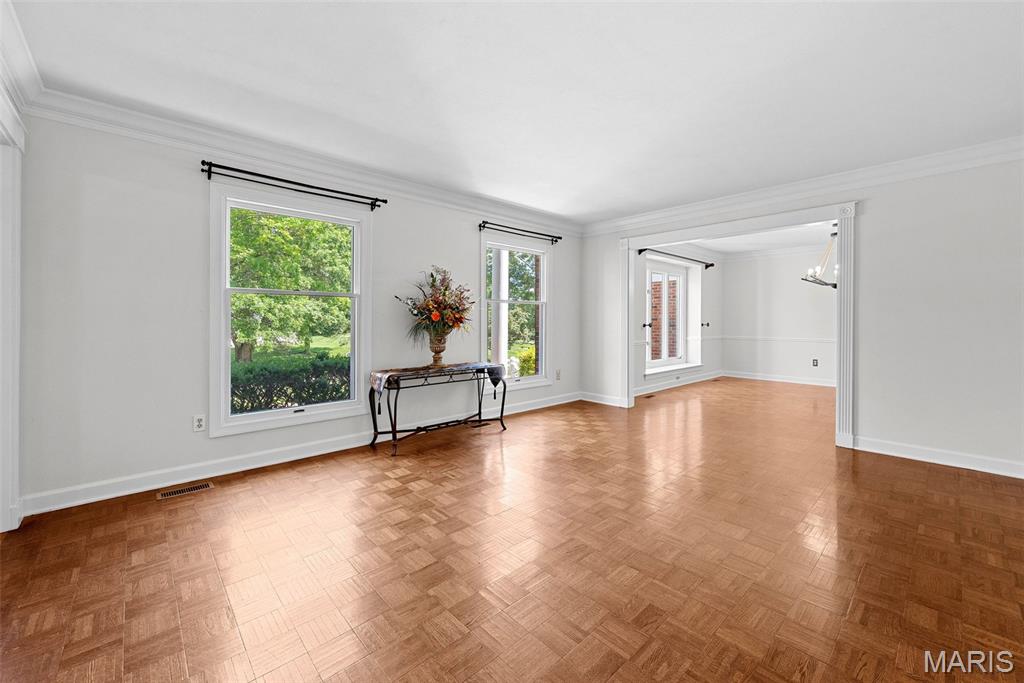 Chesterfield, Missouri 63005, United States, 5 Bedrooms Bedrooms, ,4 BathroomsBathrooms,Residential,Active,116238