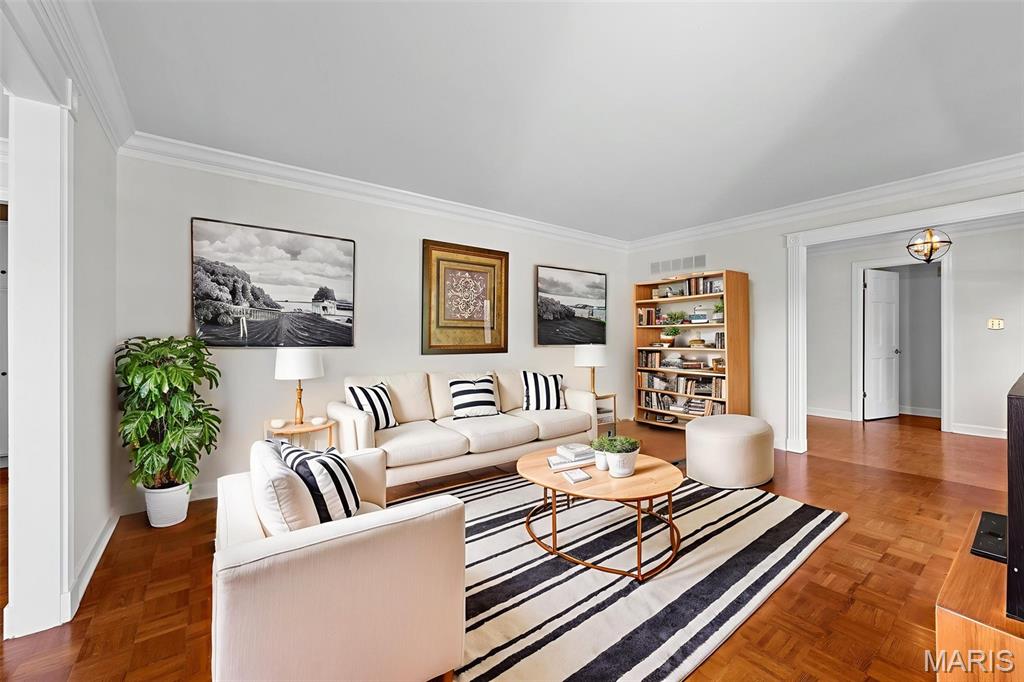 Chesterfield, Missouri 63005, United States, 5 Bedrooms Bedrooms, ,4 BathroomsBathrooms,Residential,Active,116238