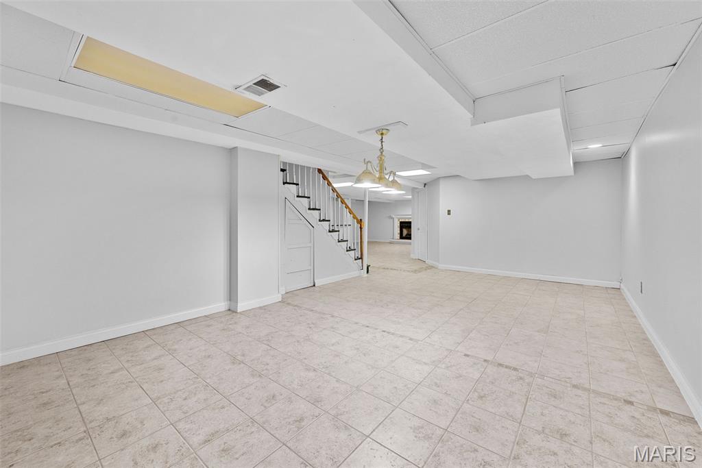 Chesterfield, Missouri 63005, United States, 5 Bedrooms Bedrooms, ,4 BathroomsBathrooms,Residential,Active,116238