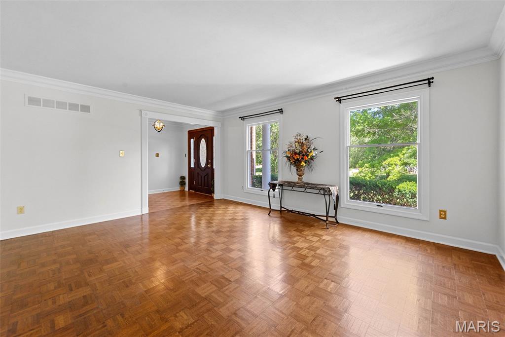 Chesterfield, Missouri 63005, United States, 5 Bedrooms Bedrooms, ,4 BathroomsBathrooms,Residential,Active,116238