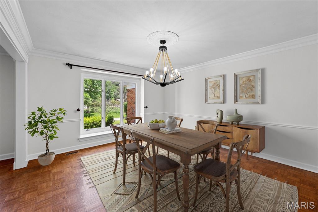 Chesterfield, Missouri 63005, United States, 5 Bedrooms Bedrooms, ,4 BathroomsBathrooms,Residential,Active,116238