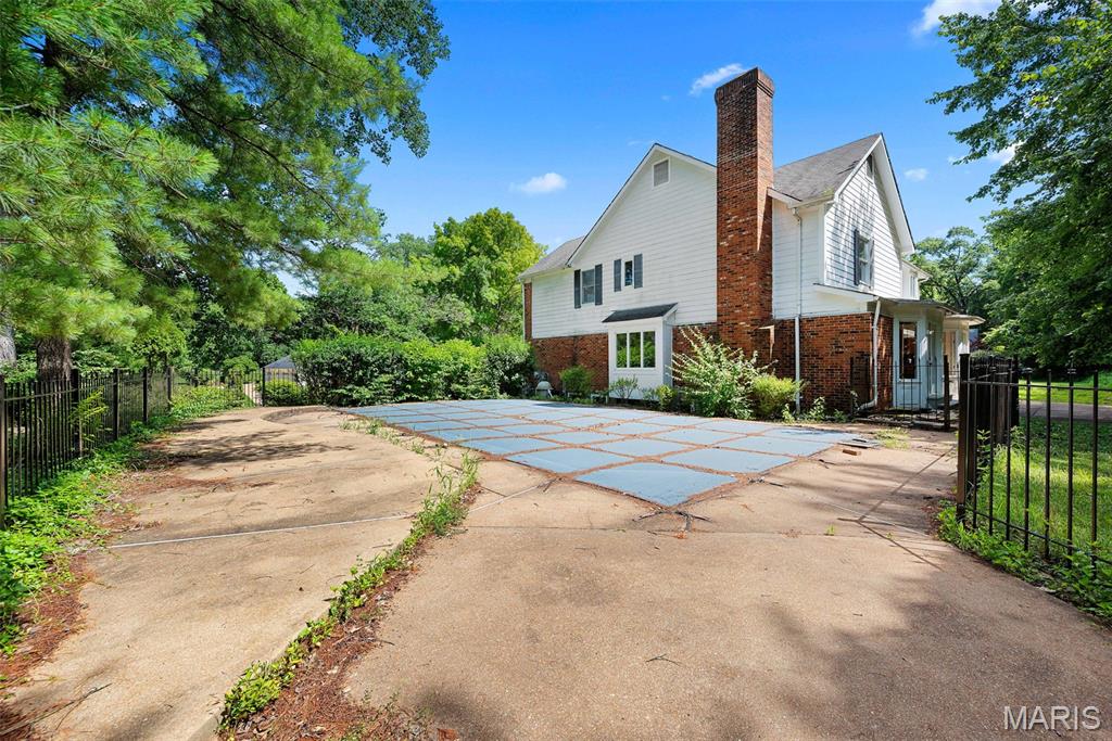 Chesterfield, Missouri 63005, United States, 5 Bedrooms Bedrooms, ,4 BathroomsBathrooms,Residential,Active,116238