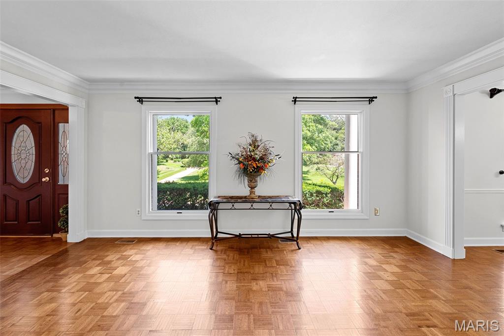 Chesterfield, Missouri 63005, United States, 5 Bedrooms Bedrooms, ,4 BathroomsBathrooms,Residential,Active,116238