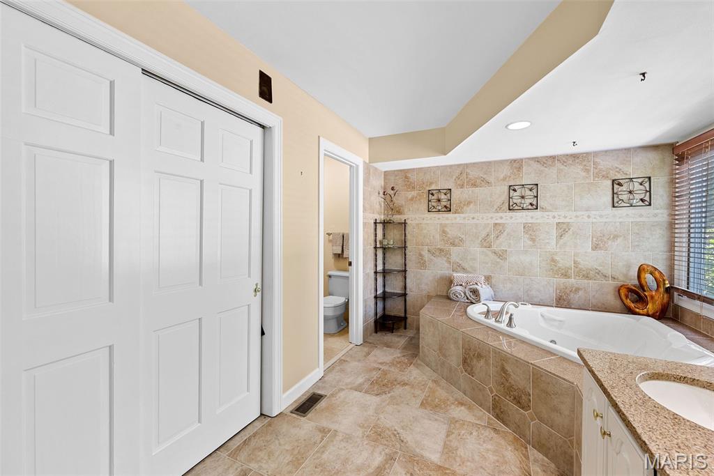 Chesterfield, Missouri 63005, United States, 5 Bedrooms Bedrooms, ,4 BathroomsBathrooms,Residential,Active,116238