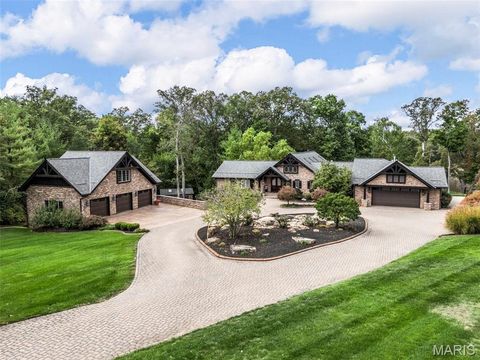 Photo of 9 Woodview Drive, Lake Saint Louis, MO 63367 (MLS # 26005336)