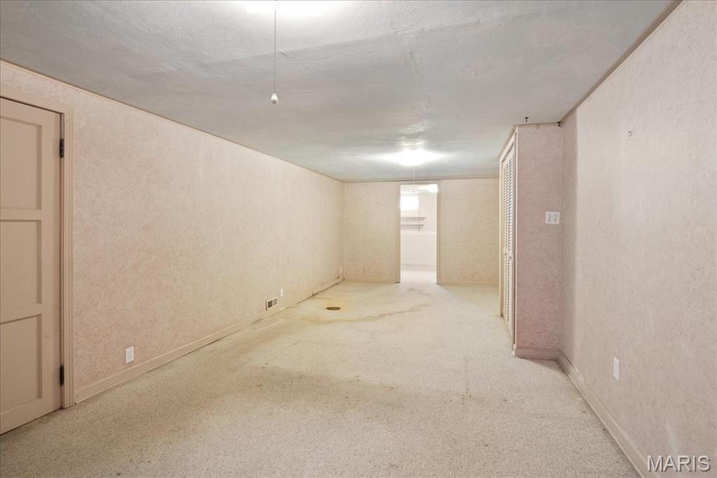 St Ann, Missouri 63074, United States, 3 Bedrooms Bedrooms, ,1 BathroomBathrooms,Residential,Coming Soon,148025