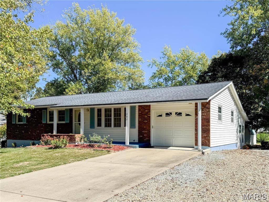 Photo of 202 S Trailwood Street, Desloge, MO 63601 (MLS # 26023023)