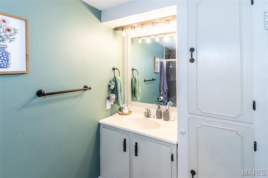 Perryville, Missouri 63775, United States, 3 Bedrooms Bedrooms, ,3 BathroomsBathrooms,Residential,Pending,215144