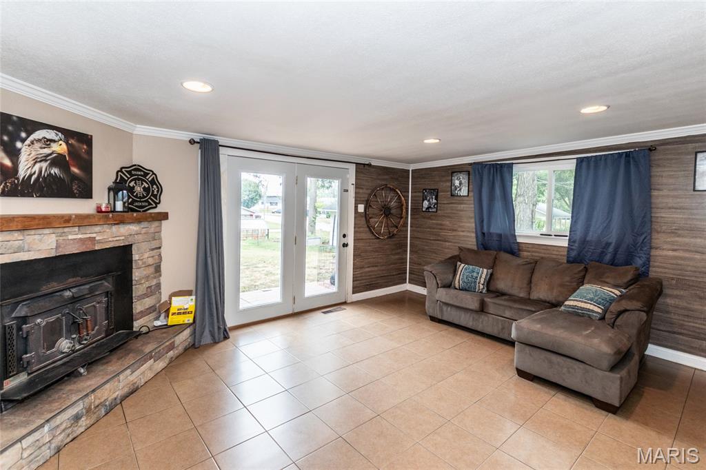 Perryville, Missouri 63775, United States, 3 Bedrooms Bedrooms, ,3 BathroomsBathrooms,Residential,Pending,215144