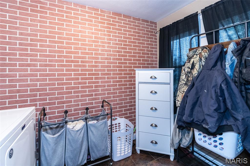 Perryville, Missouri 63775, United States, 3 Bedrooms Bedrooms, ,3 BathroomsBathrooms,Residential,Pending,215144