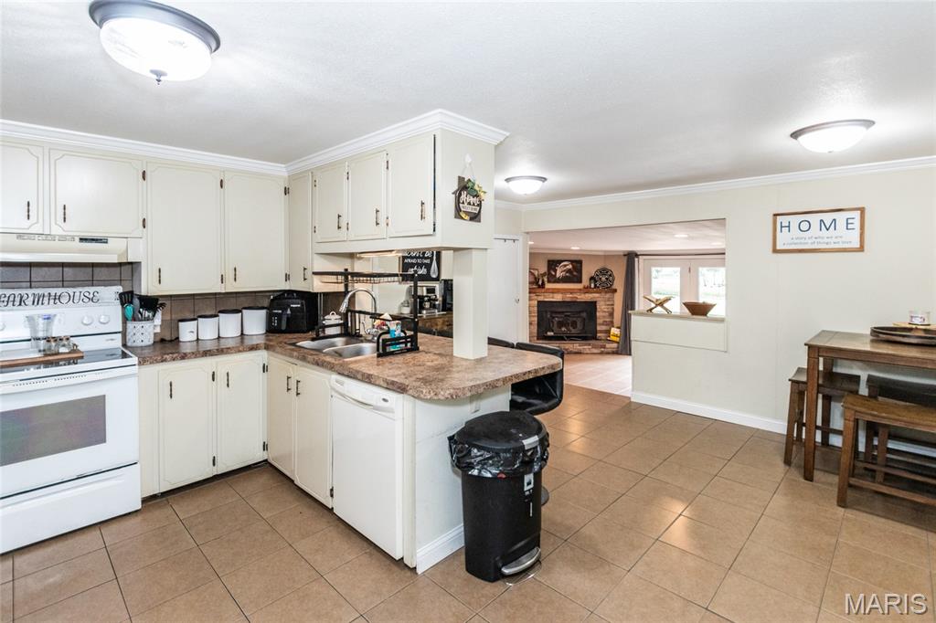 Perryville, Missouri 63775, United States, 3 Bedrooms Bedrooms, ,3 BathroomsBathrooms,Residential,Pending,215144