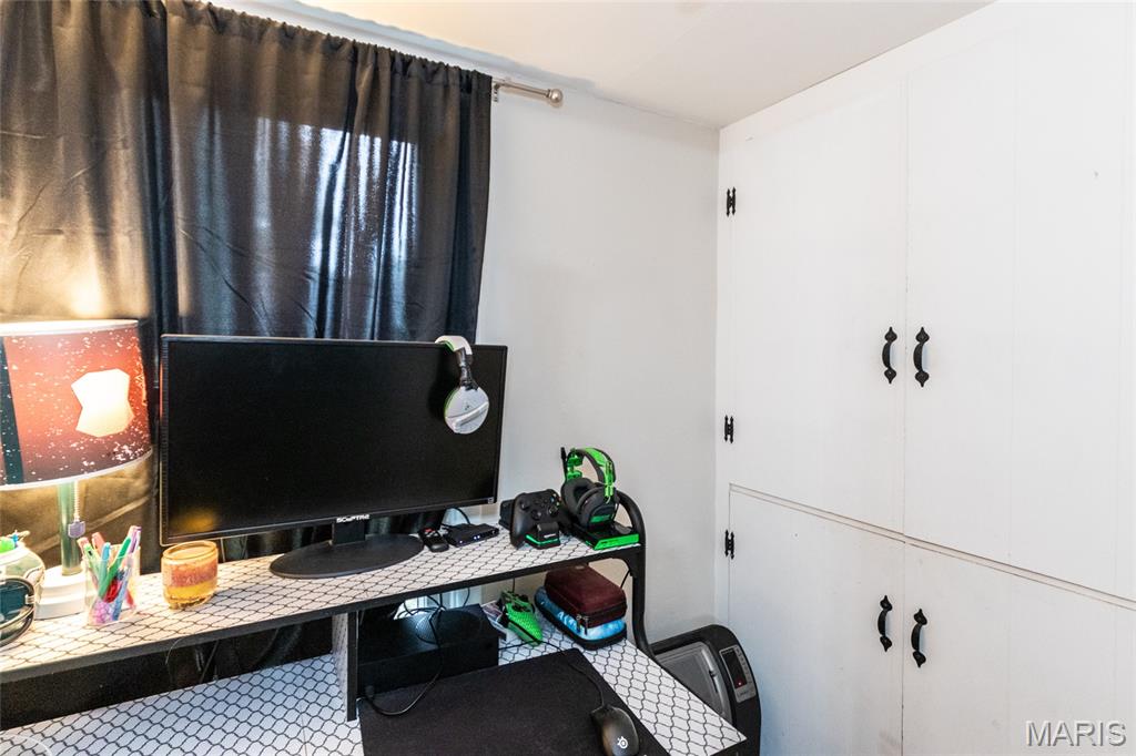 Perryville, Missouri 63775, United States, 3 Bedrooms Bedrooms, ,3 BathroomsBathrooms,Residential,Pending,215144