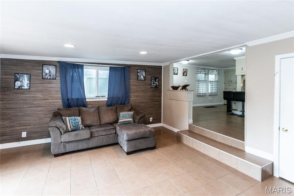 Perryville, Missouri 63775, United States, 3 Bedrooms Bedrooms, ,3 BathroomsBathrooms,Residential,Pending,215144