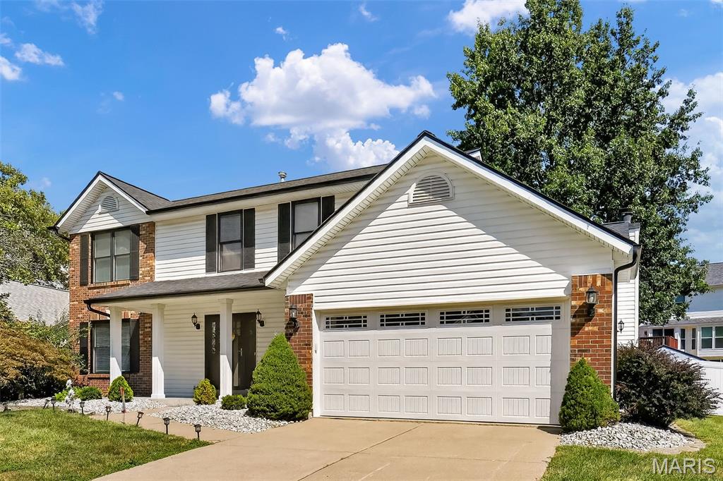 Photo of 2044 Graystone Drive, St Charles, MO 63303 (MLS # 26056097)