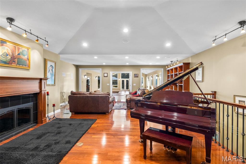 Country Club Heights - Residential