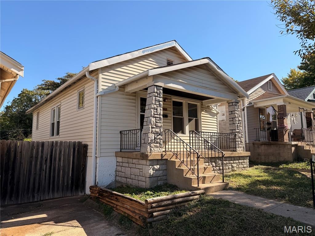 Photo of 3747 Neosho Street, St Louis, MO 63116 (MLS # 26067375)