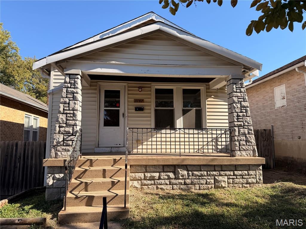 Photo of 3747 Neosho Street, St Louis, MO 63116 (MLS # 26067375)