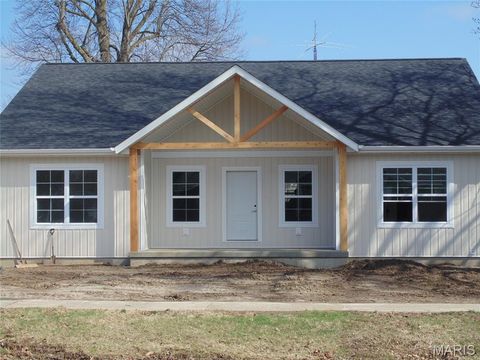 916 N Locust Street Litchfield IL 62056