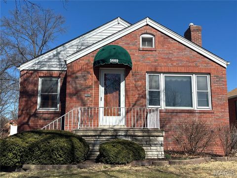 Photo of 5689 Pernod Avenue, St Louis, MO 63139 (MLS # 26011306)