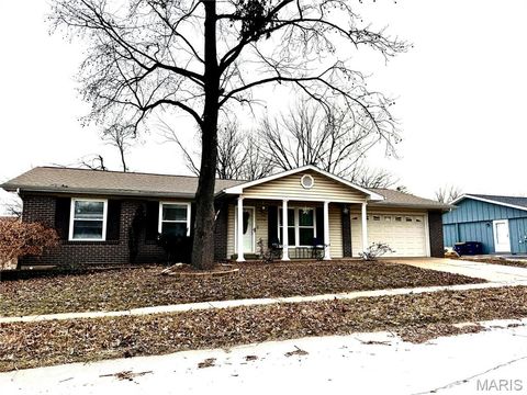 Photo of 2772 Cliffwood Trail, Unincorporated, MO 63129 (MLS # 26016842)