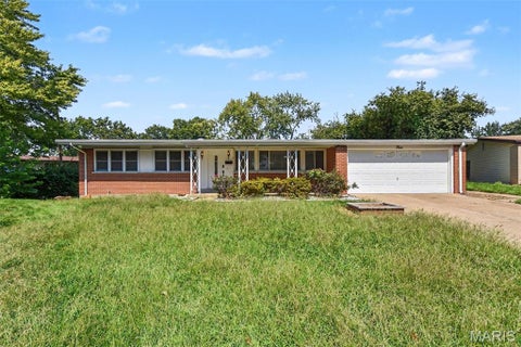 Photo of 4 Colt Circle, Florissant, MO 63033 (MLS # 26057817)