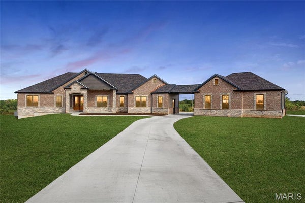 410 REDEEMER CT, DEFIANCE, MO 63341 - Image 297e3f7602fc17d97c42e7df2a433f78/4049253840