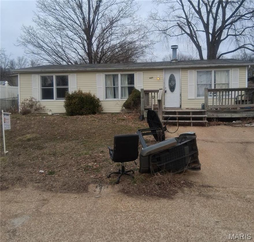 This is a good investment opportunity. The home needs work.  Being sold as is, seller to pay for no inspections or repairs. 

Kitchen Floor is not solid, stay out of the kitchen.


Agent has ownership interest in this property