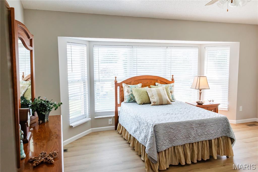 Country Crossing Manor - Residential
