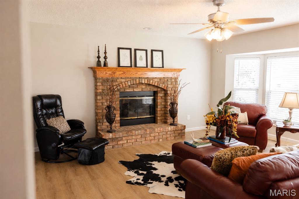 Country Crossing Manor - Residential