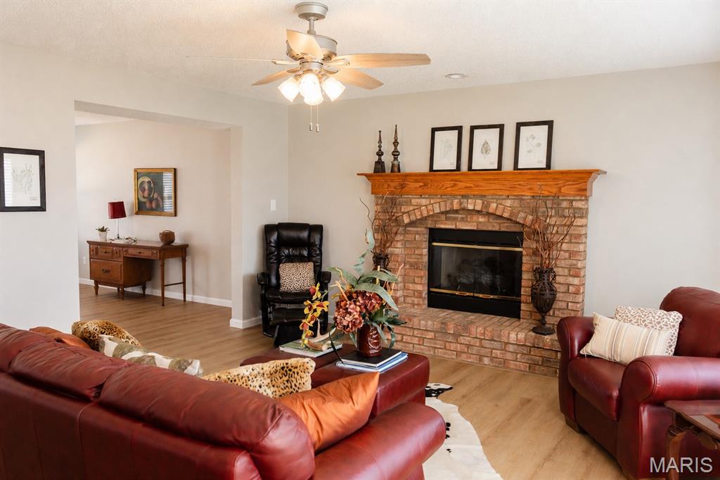 Country Crossing Manor - Residential