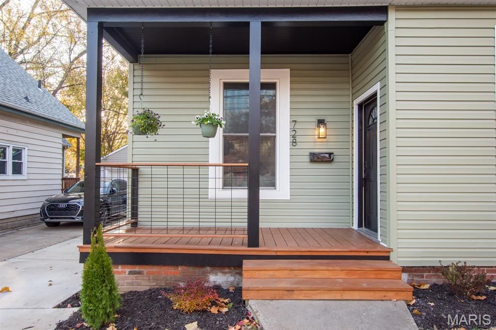 Photo of 728 N Kingshighway Street, St Charles, MO 63301 (MLS # 25077563)