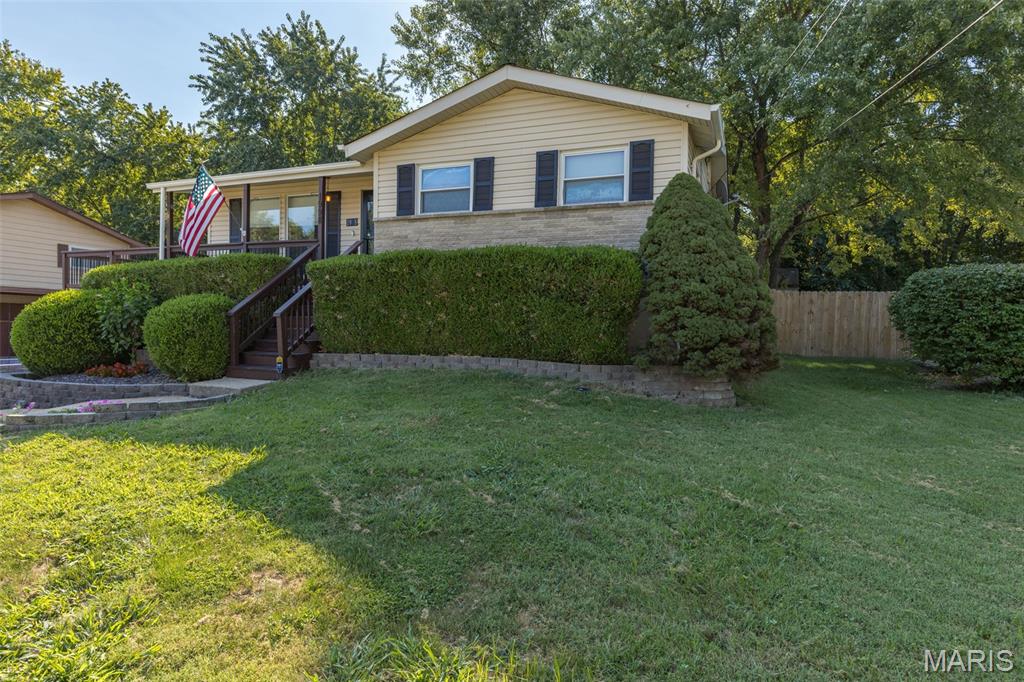 Photo of 1998 Ridgeway Drive, Arnold, MO 63010 (MLS # 26055303)