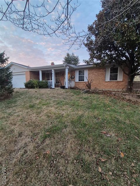 Photo of 151 Hunters Ridge, St Charles, MO 63301 (MLS # 25077123)