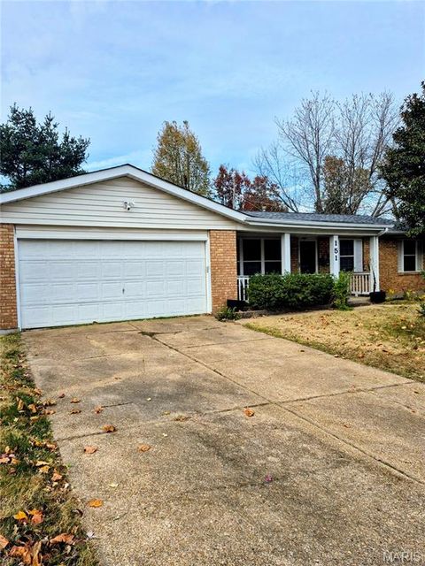 Photo of 151 Hunters Ridge, St Charles, MO 63301 (MLS # 25077123)