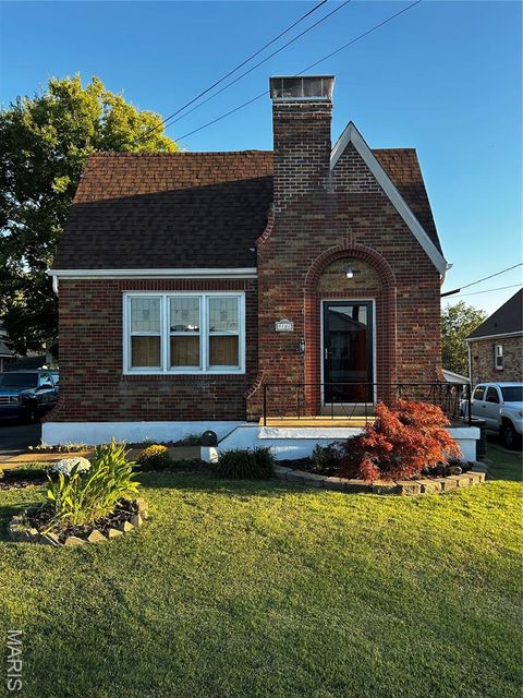 Photo of 9702 Sterling Place, Affton, MO 63123 (MLS # 25069420)
