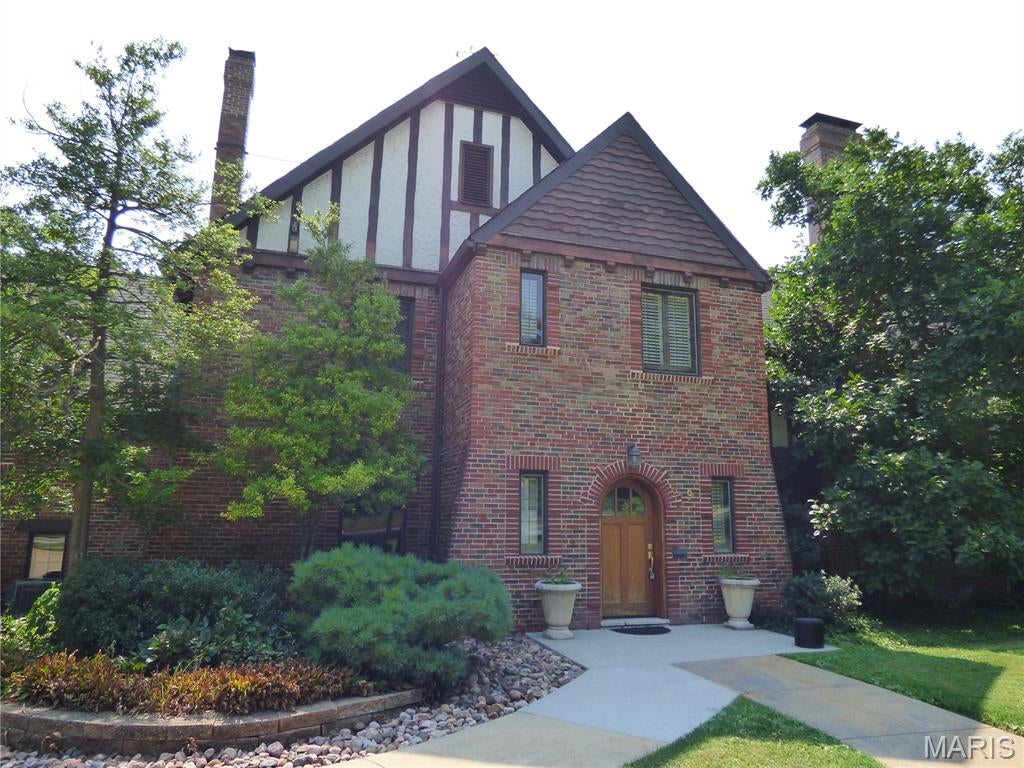 9 Bellerive Acres