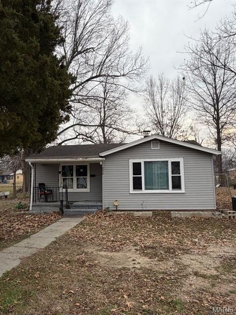 Photo of 208 E Victor Street, Poplar Bluff, MO 63901 (MLS # 25081256)