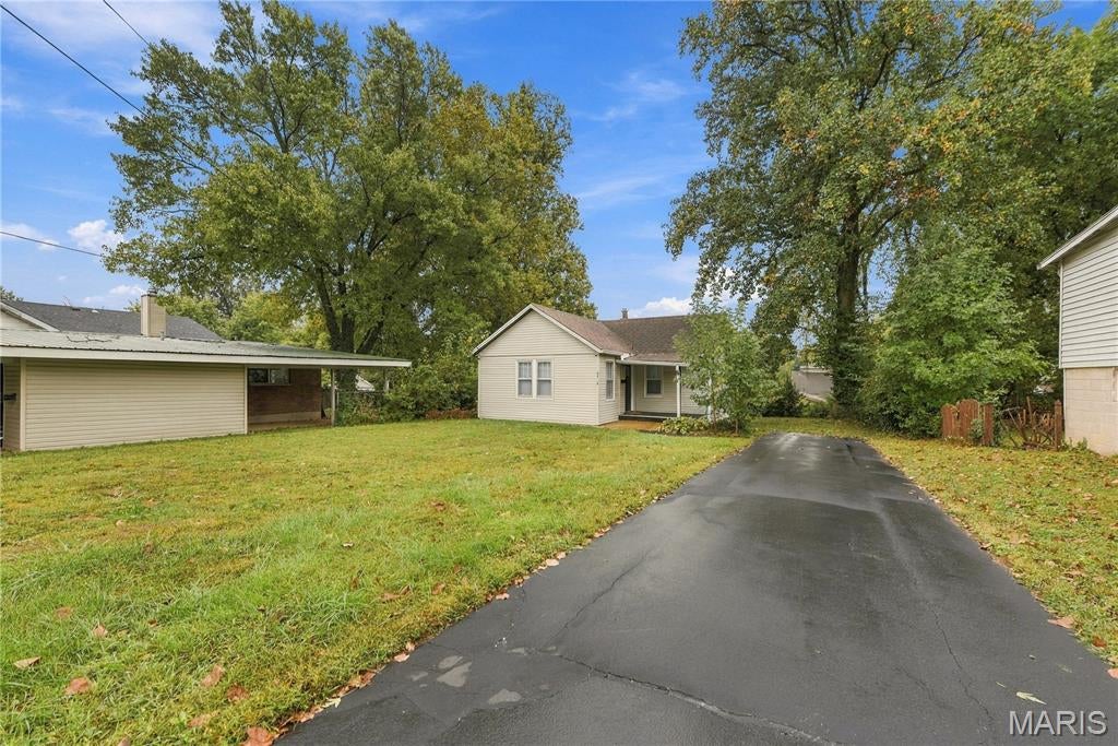 Photo of 8718 Mavis Place, St John, MO 63114 (MLS # 26064958)