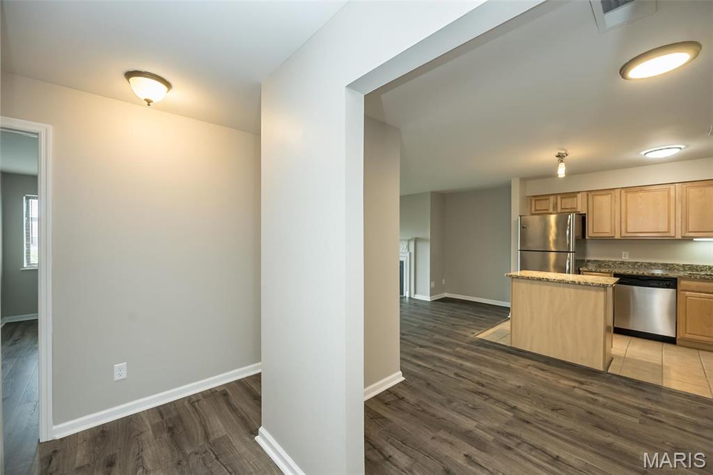 950 E Rue De La Banque 208