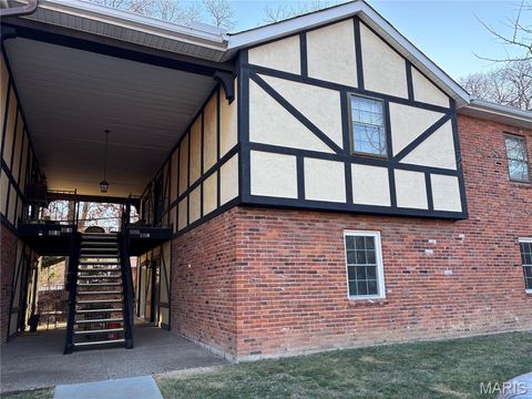 1056 Cedargate Drive St Louis MO 63122