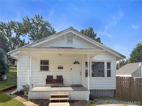 Tiny photo for 2713 Laclede, Hannibal, MO 63401 (MLS # 26046580)
