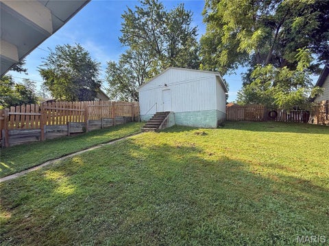 Tiny photo for 2713 Laclede, Hannibal, MO 63401 (MLS # 26046580)