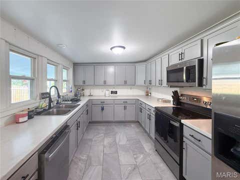 Tiny photo for 2713 Laclede, Hannibal, MO 63401 (MLS # 26046580)
